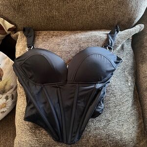 Windsor Midnight Black Zippered Top